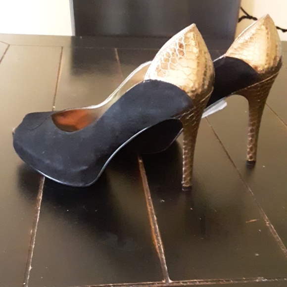 Heels - Picture 2 of 3